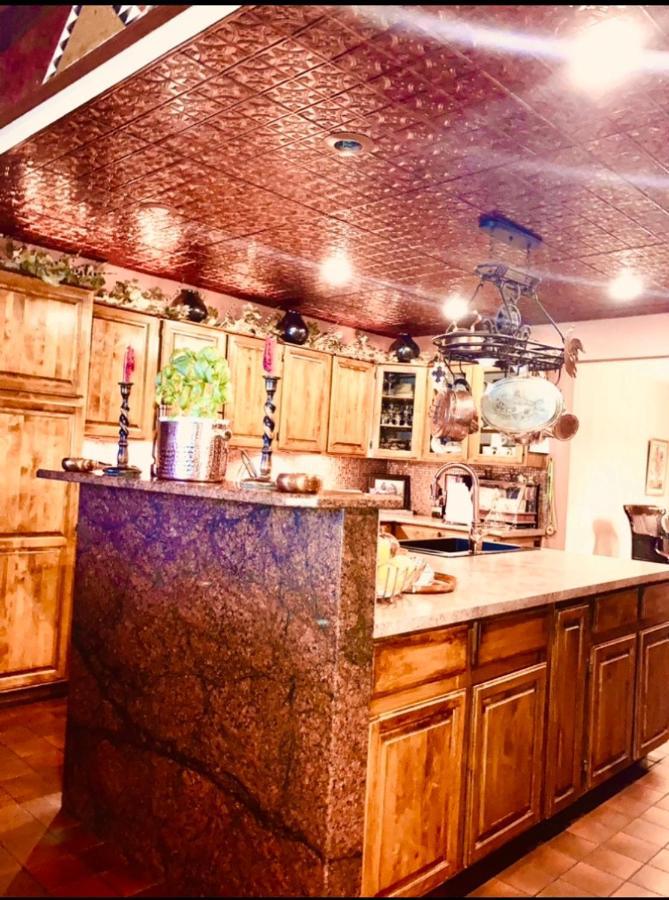 Yellowstone Cattle Baron Ensuite, Private Entrance & Parking - Prairie Rose B&B 夏延 外观 照片