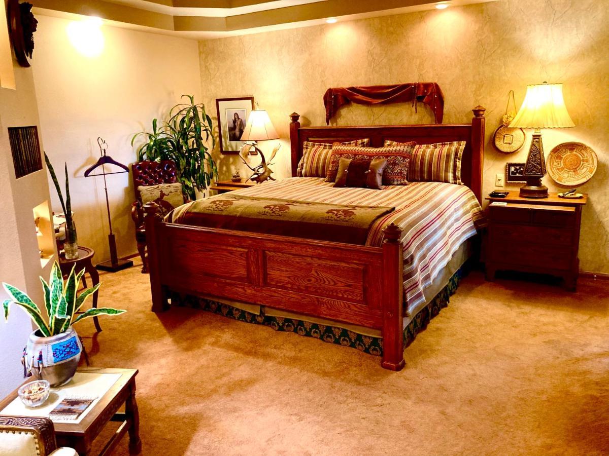 Yellowstone Cattle Baron Ensuite, Private Entrance & Parking - Prairie Rose B&B 夏延 外观 照片