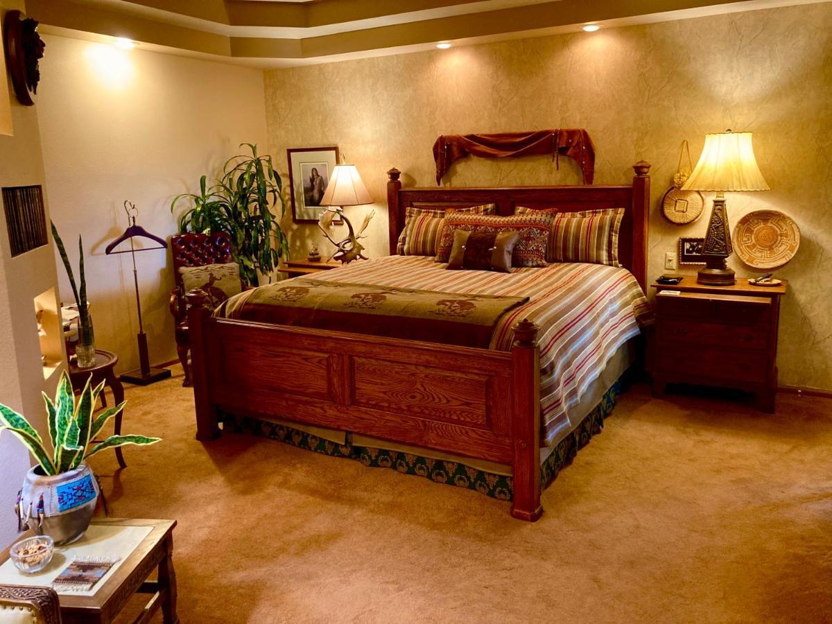Yellowstone Cattle Baron Ensuite, Private Entrance & Parking - Prairie Rose B&B 夏延 外观 照片
