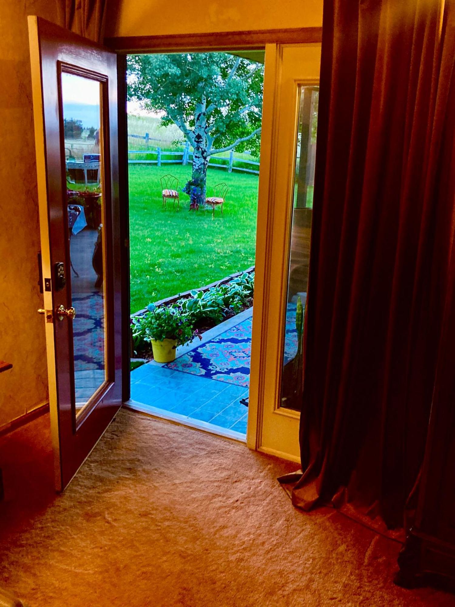 Yellowstone Cattle Baron Ensuite, Private Entrance & Parking - Prairie Rose B&B 夏延 外观 照片